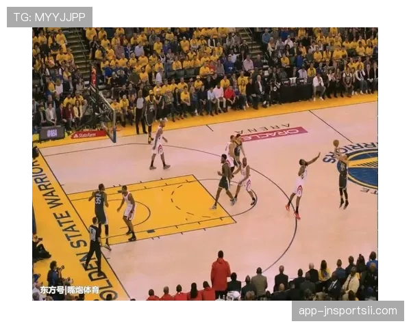 挡拆换防压缩库里出手机会，霍勒迪较上季更主导防守