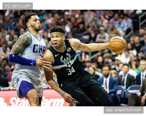 班·西蒙斯突破组织结合抢断提升雄鹿防守强度