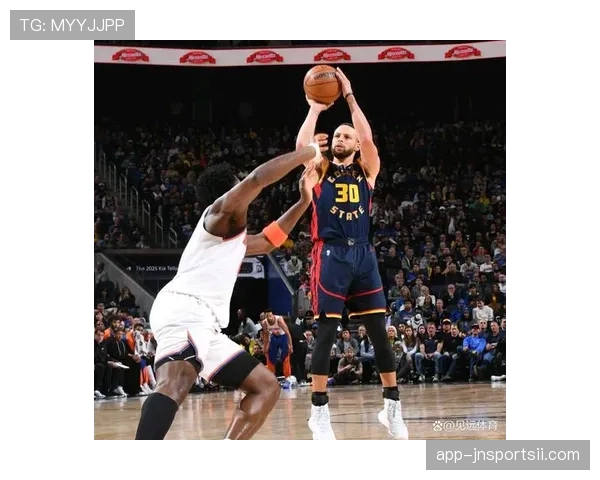 格林挡拆为库里造空位，比上季更能拉开防守