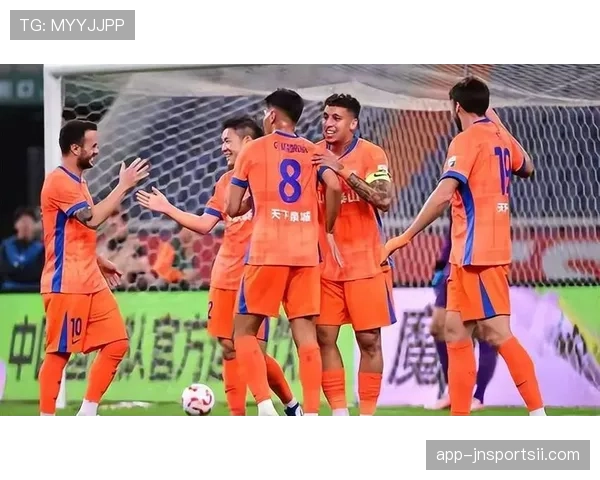 山东泰山节奏问题主要源于中场创造力不足，对球队战术执行形成制约