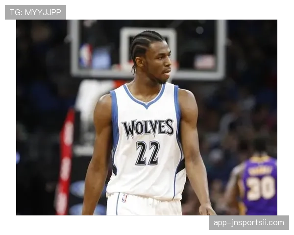 杰·伦·杰克逊二世挡拆制造错位提升三分效率显著拉开球队空间