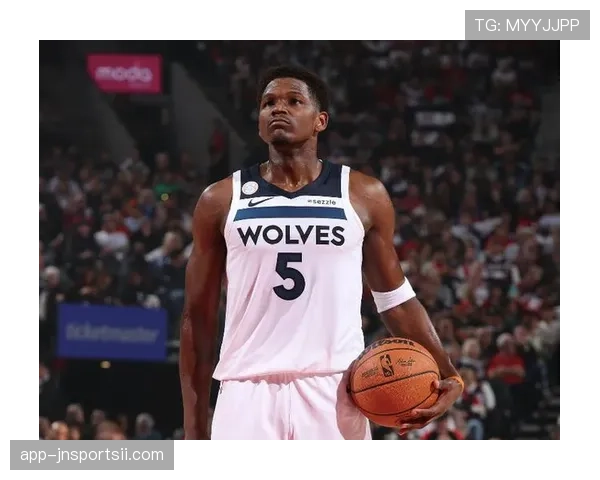 爱德华兹突破创造空位助攻效率明显优于队内同位置队友